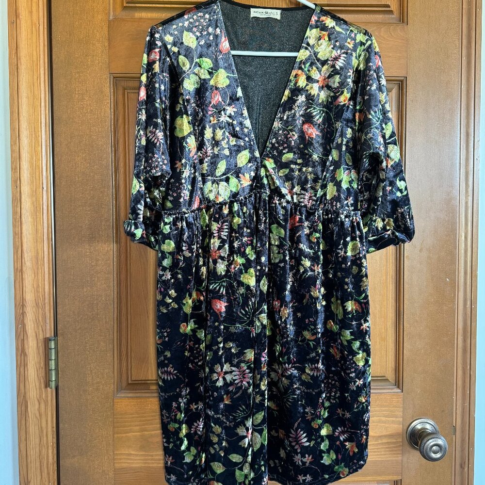 NATURAL LIFE Black Floral Velvet V-Neck Dress With Pockets. Small